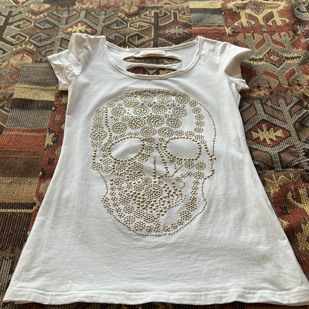 White t-shirt with gold skull with a cut out back